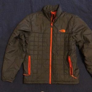 Men small North Face coat barely worn